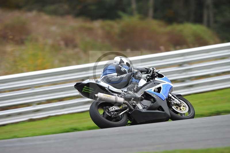 Motorcycle action photographs;Trackday digital images;event digital images;eventdigitalimages;no limits trackday;oulton park;oulton park circuit cheshire;oulton park photographs;peter wileman photography;trackday;trackday photos