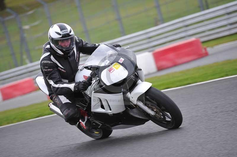 Motorcycle action photographs;Trackday digital images;event digital images;eventdigitalimages;no limits trackday;oulton park;oulton park circuit cheshire;oulton park photographs;peter wileman photography;trackday;trackday photos