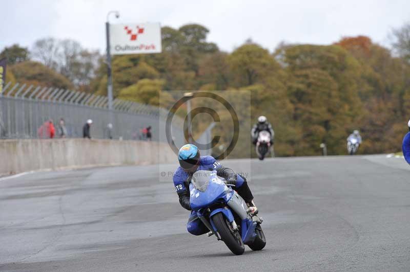 Motorcycle action photographs;Trackday digital images;event digital images;eventdigitalimages;no limits trackday;oulton park;oulton park circuit cheshire;oulton park photographs;peter wileman photography;trackday;trackday photos