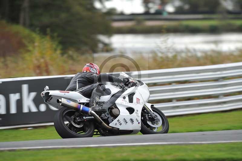 Motorcycle action photographs;Trackday digital images;event digital images;eventdigitalimages;no limits trackday;oulton park;oulton park circuit cheshire;oulton park photographs;peter wileman photography;trackday;trackday photos