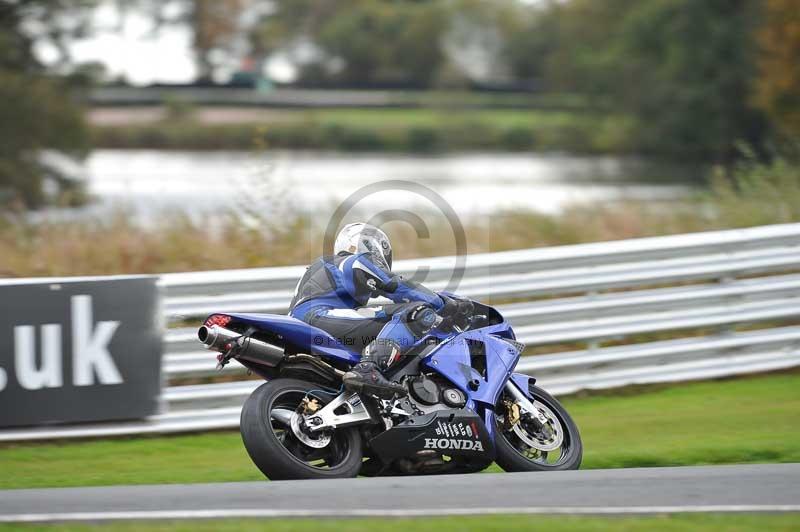 Motorcycle action photographs;Trackday digital images;event digital images;eventdigitalimages;no limits trackday;oulton park;oulton park circuit cheshire;oulton park photographs;peter wileman photography;trackday;trackday photos