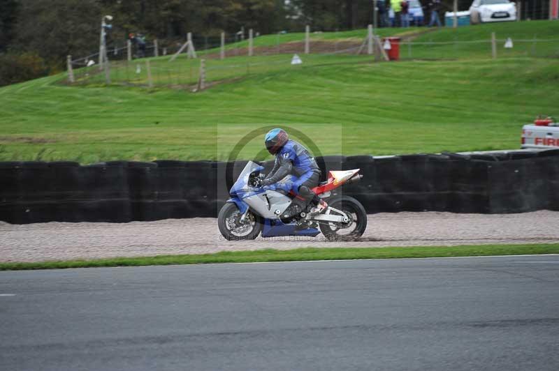 Motorcycle action photographs;Trackday digital images;event digital images;eventdigitalimages;no limits trackday;oulton park;oulton park circuit cheshire;oulton park photographs;peter wileman photography;trackday;trackday photos
