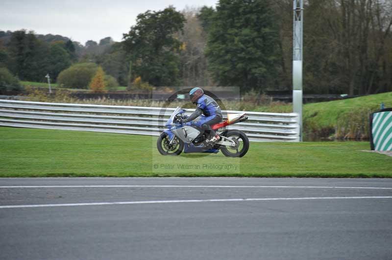 Motorcycle action photographs;Trackday digital images;event digital images;eventdigitalimages;no limits trackday;oulton park;oulton park circuit cheshire;oulton park photographs;peter wileman photography;trackday;trackday photos