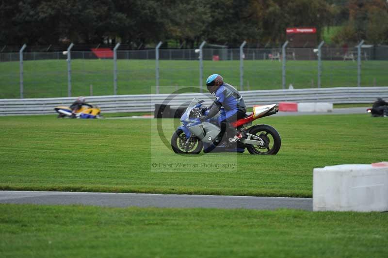 Motorcycle action photographs;Trackday digital images;event digital images;eventdigitalimages;no limits trackday;oulton park;oulton park circuit cheshire;oulton park photographs;peter wileman photography;trackday;trackday photos