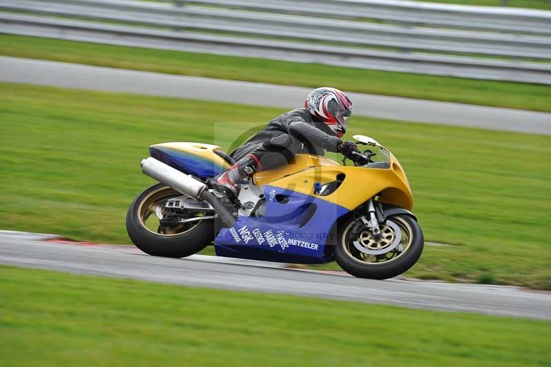 Motorcycle action photographs;Trackday digital images;event digital images;eventdigitalimages;no limits trackday;oulton park;oulton park circuit cheshire;oulton park photographs;peter wileman photography;trackday;trackday photos