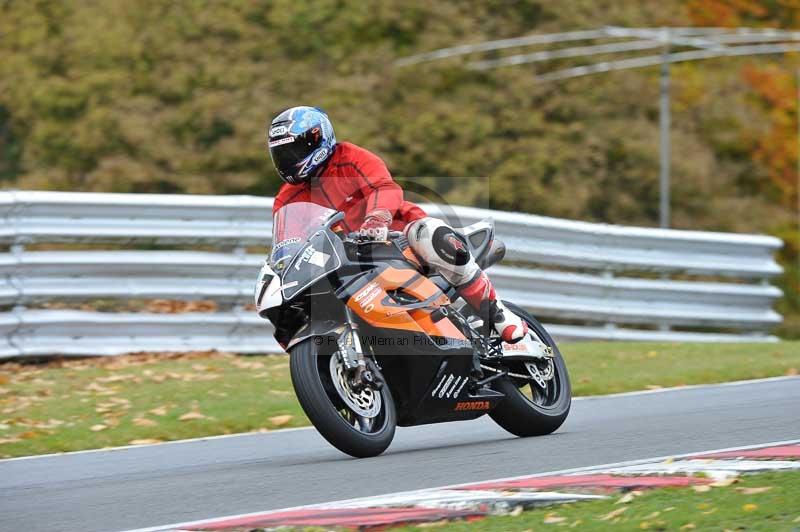 Motorcycle action photographs;Trackday digital images;event digital images;eventdigitalimages;no limits trackday;oulton park;oulton park circuit cheshire;oulton park photographs;peter wileman photography;trackday;trackday photos