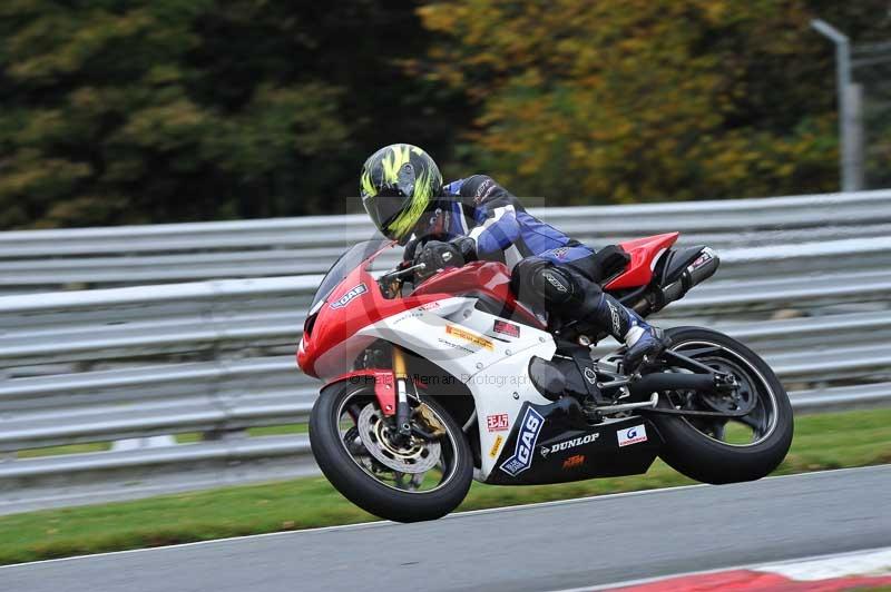 Motorcycle action photographs;Trackday digital images;event digital images;eventdigitalimages;no limits trackday;oulton park;oulton park circuit cheshire;oulton park photographs;peter wileman photography;trackday;trackday photos