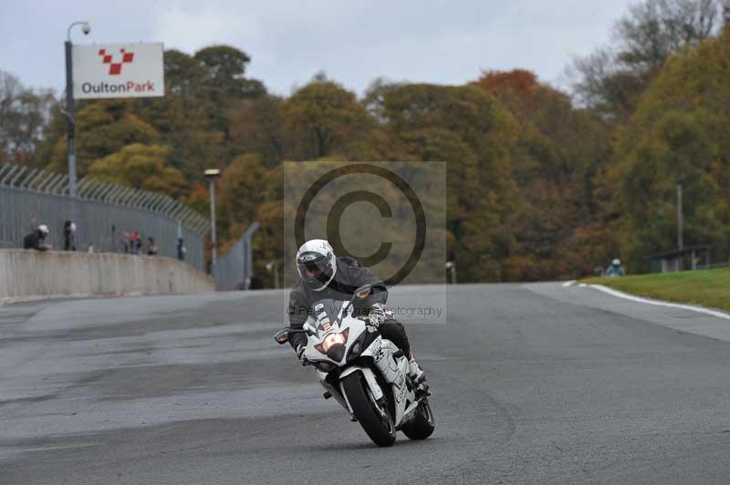 Motorcycle action photographs;Trackday digital images;event digital images;eventdigitalimages;no limits trackday;oulton park;oulton park circuit cheshire;oulton park photographs;peter wileman photography;trackday;trackday photos
