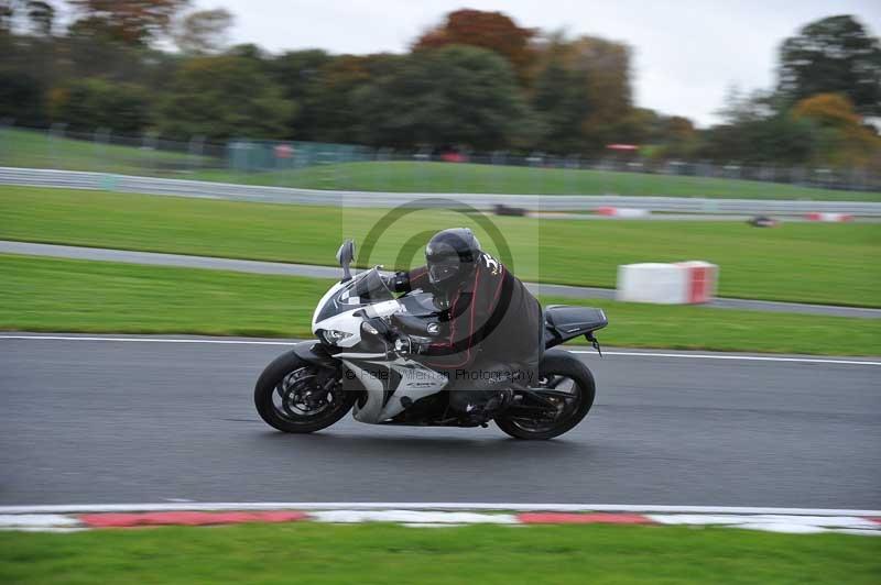Motorcycle action photographs;Trackday digital images;event digital images;eventdigitalimages;no limits trackday;oulton park;oulton park circuit cheshire;oulton park photographs;peter wileman photography;trackday;trackday photos