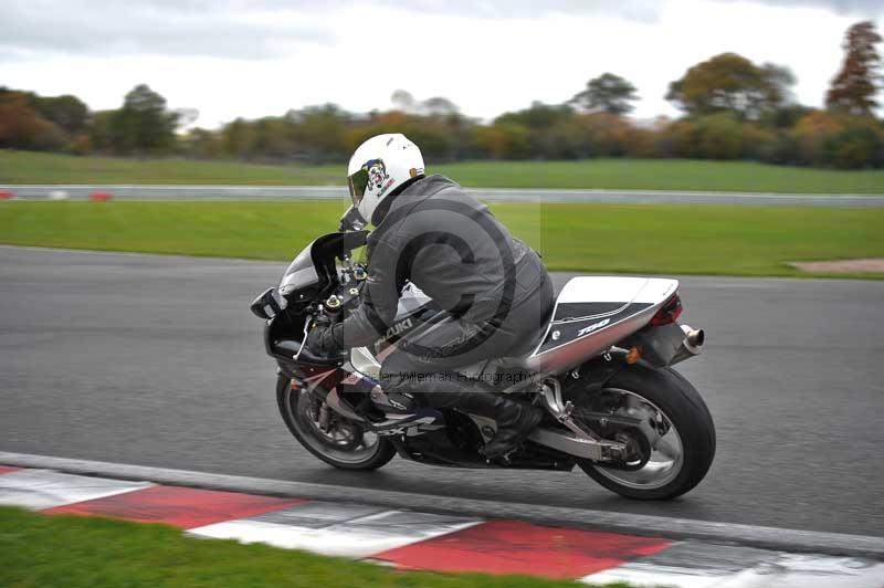Motorcycle action photographs;Trackday digital images;event digital images;eventdigitalimages;no limits trackday;oulton park;oulton park circuit cheshire;oulton park photographs;peter wileman photography;trackday;trackday photos