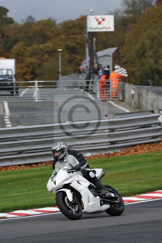 Motorcycle action photographs;Trackday digital images;event digital images;eventdigitalimages;no limits trackday;oulton park;oulton park circuit cheshire;oulton park photographs;peter wileman photography;trackday;trackday photos
