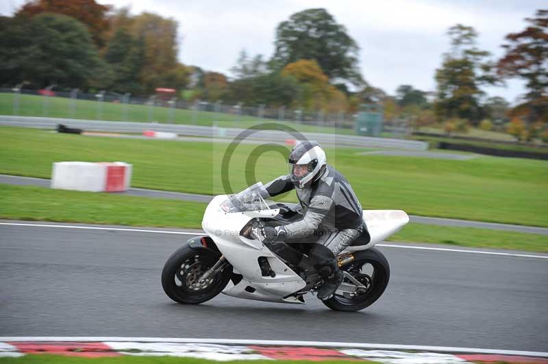 Motorcycle action photographs;Trackday digital images;event digital images;eventdigitalimages;no limits trackday;oulton park;oulton park circuit cheshire;oulton park photographs;peter wileman photography;trackday;trackday photos