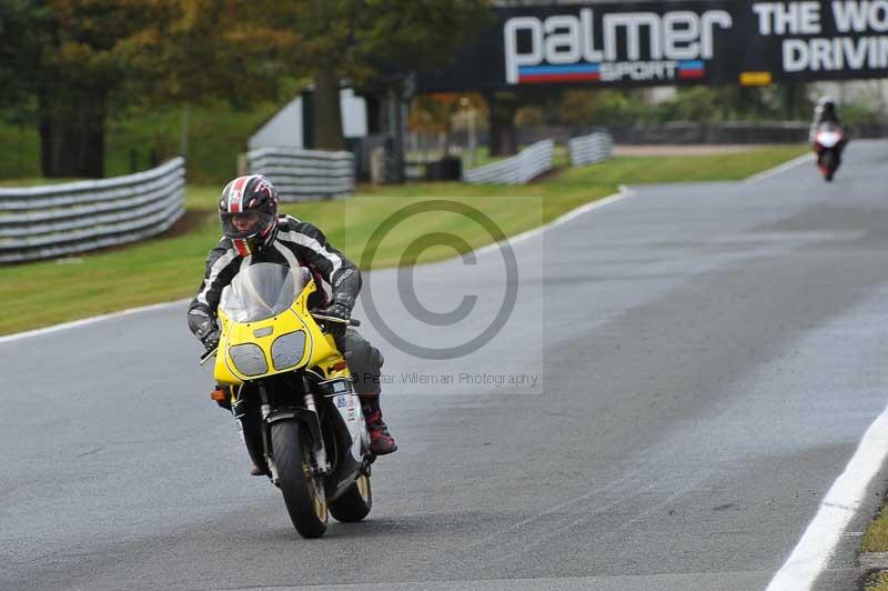 Motorcycle action photographs;Trackday digital images;event digital images;eventdigitalimages;no limits trackday;oulton park;oulton park circuit cheshire;oulton park photographs;peter wileman photography;trackday;trackday photos