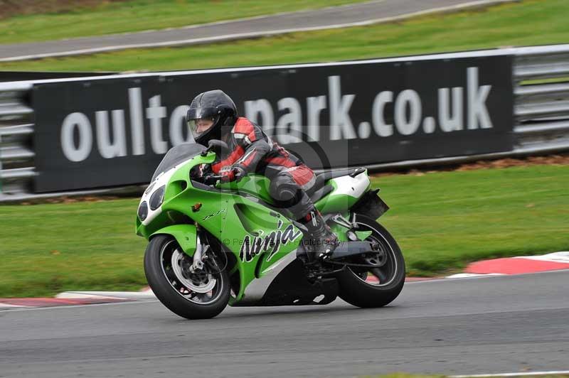Motorcycle action photographs;Trackday digital images;event digital images;eventdigitalimages;no limits trackday;oulton park;oulton park circuit cheshire;oulton park photographs;peter wileman photography;trackday;trackday photos