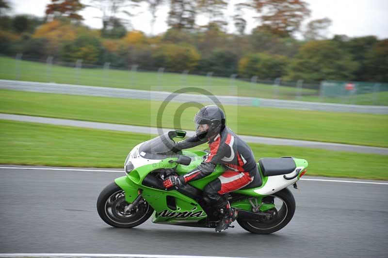 Motorcycle action photographs;Trackday digital images;event digital images;eventdigitalimages;no limits trackday;oulton park;oulton park circuit cheshire;oulton park photographs;peter wileman photography;trackday;trackday photos