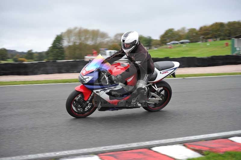 Motorcycle action photographs;Trackday digital images;event digital images;eventdigitalimages;no limits trackday;oulton park;oulton park circuit cheshire;oulton park photographs;peter wileman photography;trackday;trackday photos