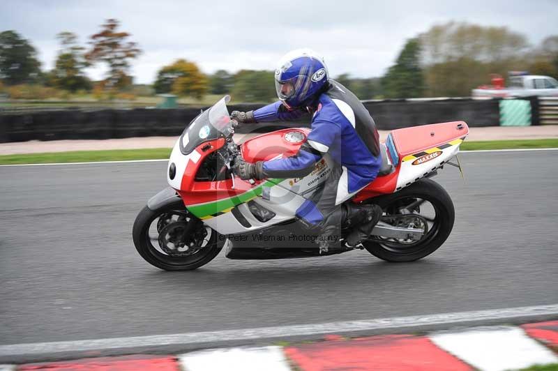 Motorcycle action photographs;Trackday digital images;event digital images;eventdigitalimages;no limits trackday;oulton park;oulton park circuit cheshire;oulton park photographs;peter wileman photography;trackday;trackday photos