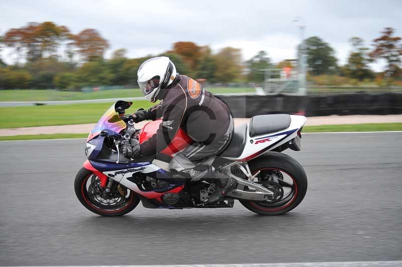 Motorcycle action photographs;Trackday digital images;event digital images;eventdigitalimages;no limits trackday;oulton park;oulton park circuit cheshire;oulton park photographs;peter wileman photography;trackday;trackday photos