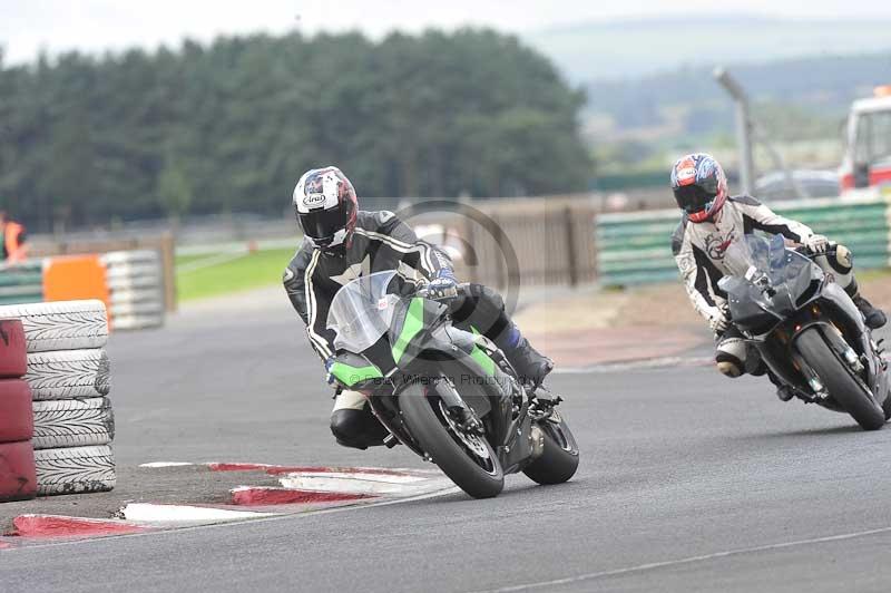 Motorcycle action photographs;cadwell;cadwell park photographs;event digital images;eventdigitalimages;motor racing louth lincolnshire;no limits trackdays;peter wileman photography;trackday;trackday digital images;trackday photos