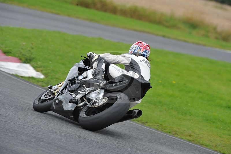 Motorcycle action photographs;cadwell;cadwell park photographs;event digital images;eventdigitalimages;motor racing louth lincolnshire;no limits trackdays;peter wileman photography;trackday;trackday digital images;trackday photos