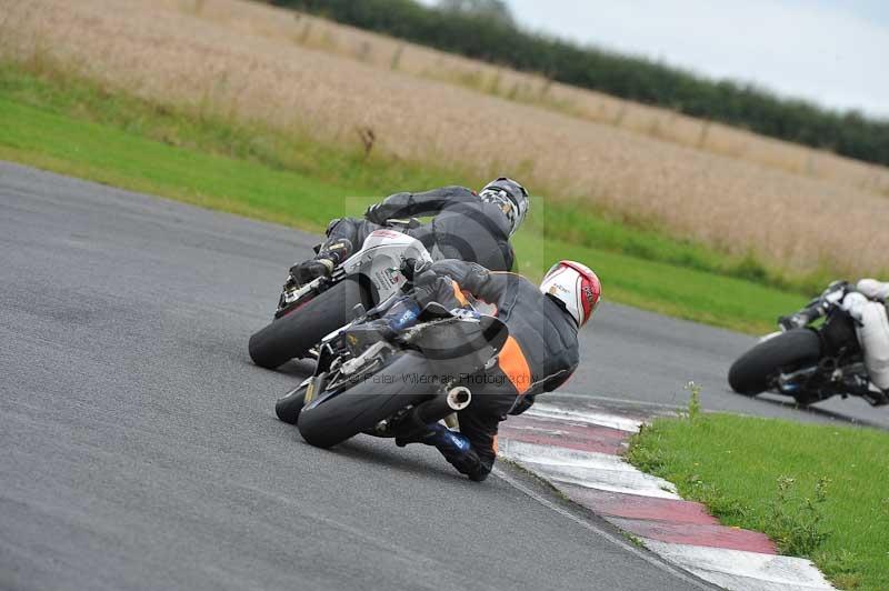 Motorcycle action photographs;cadwell;cadwell park photographs;event digital images;eventdigitalimages;motor racing louth lincolnshire;no limits trackdays;peter wileman photography;trackday;trackday digital images;trackday photos