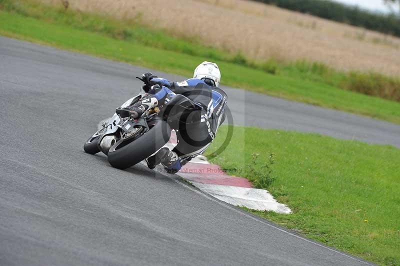 Motorcycle action photographs;cadwell;cadwell park photographs;event digital images;eventdigitalimages;motor racing louth lincolnshire;no limits trackdays;peter wileman photography;trackday;trackday digital images;trackday photos