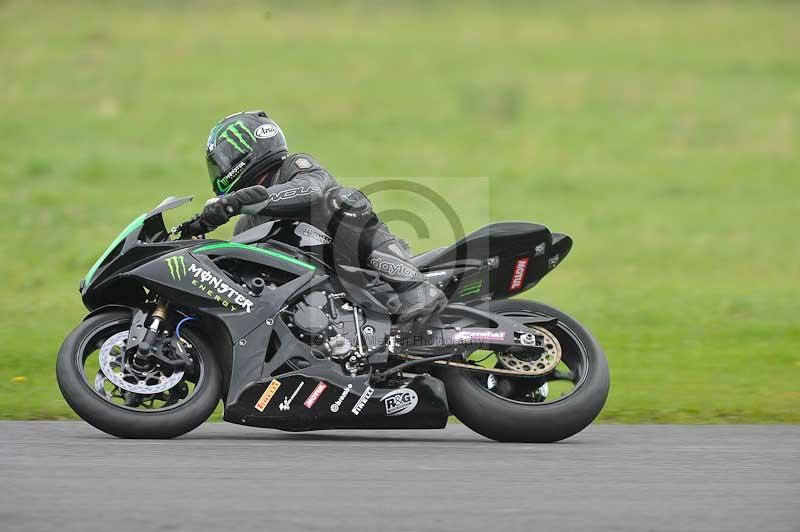 Motorcycle action photographs;cadwell;cadwell park photographs;event digital images;eventdigitalimages;motor racing louth lincolnshire;no limits trackdays;peter wileman photography;trackday;trackday digital images;trackday photos