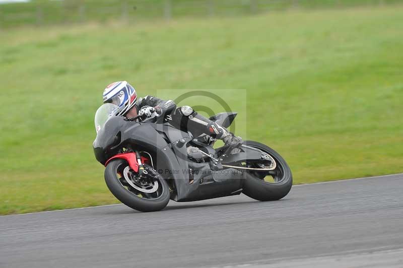 Motorcycle action photographs;cadwell;cadwell park photographs;event digital images;eventdigitalimages;motor racing louth lincolnshire;no limits trackdays;peter wileman photography;trackday;trackday digital images;trackday photos