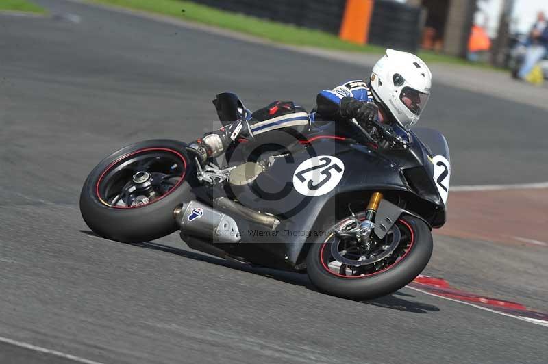 Motorcycle action photographs;cadwell;cadwell park photographs;event digital images;eventdigitalimages;motor racing louth lincolnshire;no limits trackdays;peter wileman photography;trackday;trackday digital images;trackday photos