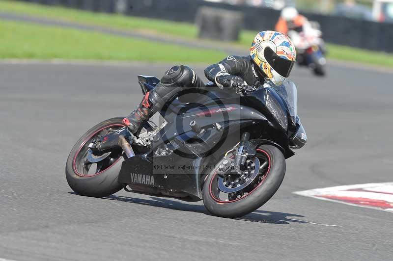 Motorcycle action photographs;cadwell;cadwell park photographs;event digital images;eventdigitalimages;motor racing louth lincolnshire;no limits trackdays;peter wileman photography;trackday;trackday digital images;trackday photos