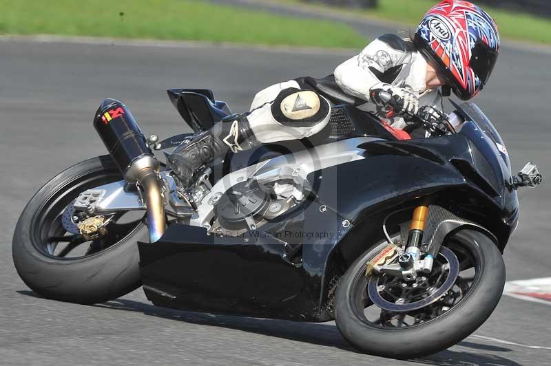 Motorcycle action photographs;cadwell;cadwell park photographs;event digital images;eventdigitalimages;motor racing louth lincolnshire;no limits trackdays;peter wileman photography;trackday;trackday digital images;trackday photos