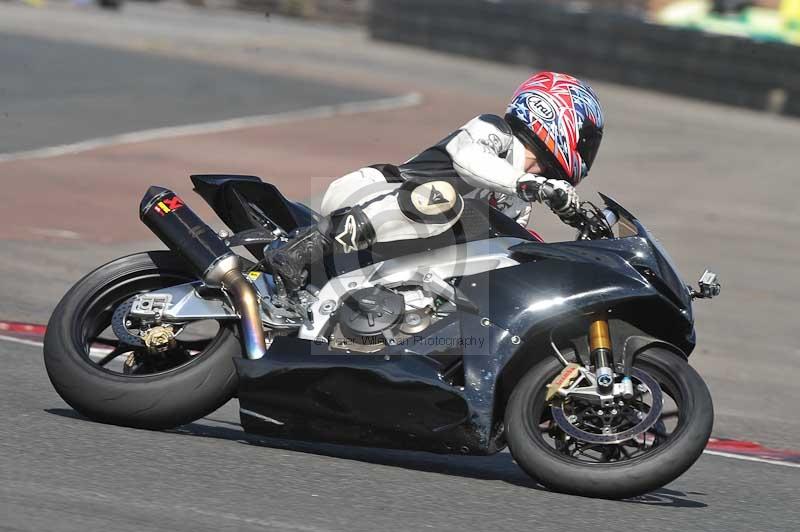 Motorcycle action photographs;cadwell;cadwell park photographs;event digital images;eventdigitalimages;motor racing louth lincolnshire;no limits trackdays;peter wileman photography;trackday;trackday digital images;trackday photos