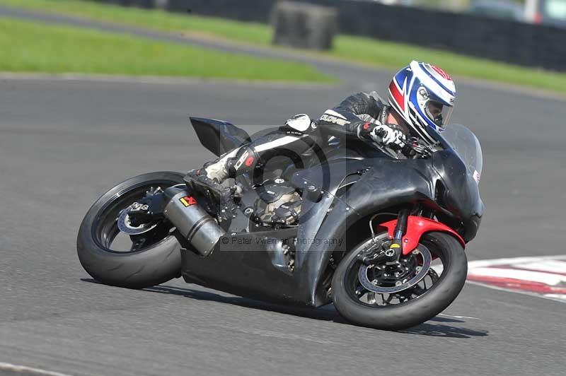 Motorcycle action photographs;cadwell;cadwell park photographs;event digital images;eventdigitalimages;motor racing louth lincolnshire;no limits trackdays;peter wileman photography;trackday;trackday digital images;trackday photos