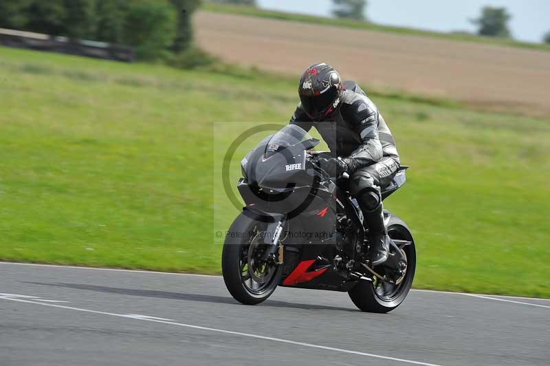 Motorcycle action photographs;cadwell;cadwell park photographs;event digital images;eventdigitalimages;motor racing louth lincolnshire;no limits trackdays;peter wileman photography;trackday;trackday digital images;trackday photos