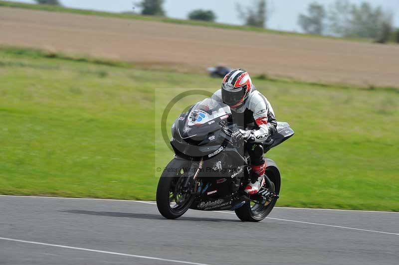 Motorcycle action photographs;cadwell;cadwell park photographs;event digital images;eventdigitalimages;motor racing louth lincolnshire;no limits trackdays;peter wileman photography;trackday;trackday digital images;trackday photos