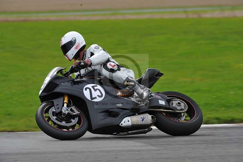 Motorcycle action photographs;cadwell;cadwell park photographs;event digital images;eventdigitalimages;motor racing louth lincolnshire;no limits trackdays;peter wileman photography;trackday;trackday digital images;trackday photos