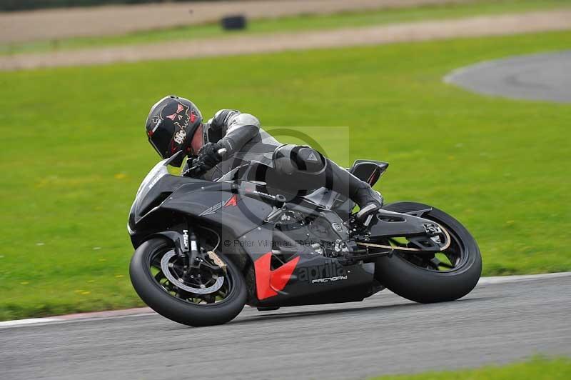 Motorcycle action photographs;cadwell;cadwell park photographs;event digital images;eventdigitalimages;motor racing louth lincolnshire;no limits trackdays;peter wileman photography;trackday;trackday digital images;trackday photos