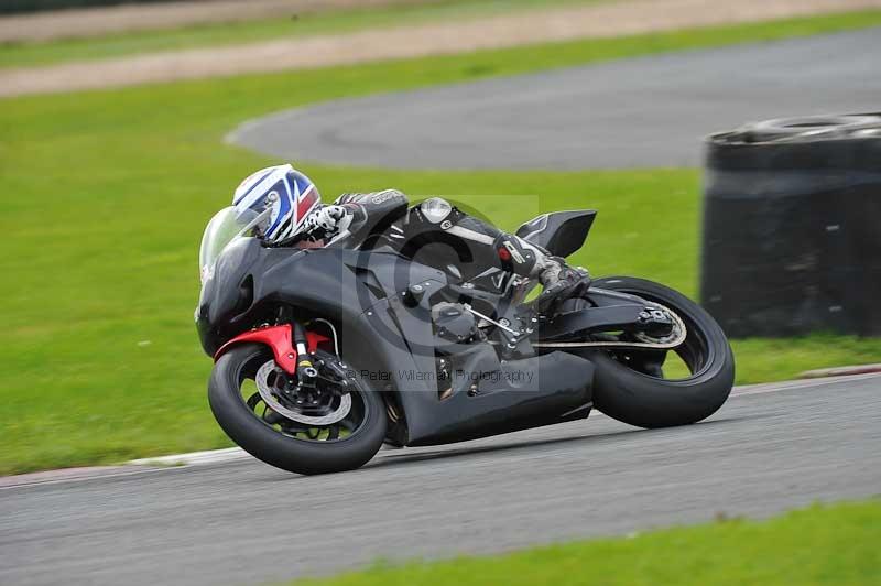 Motorcycle action photographs;cadwell;cadwell park photographs;event digital images;eventdigitalimages;motor racing louth lincolnshire;no limits trackdays;peter wileman photography;trackday;trackday digital images;trackday photos