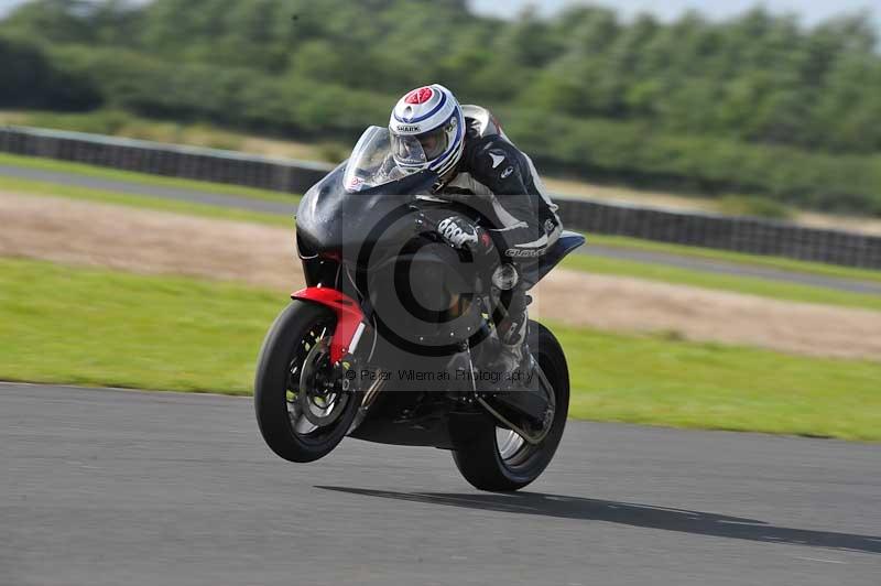 Motorcycle action photographs;cadwell;cadwell park photographs;event digital images;eventdigitalimages;motor racing louth lincolnshire;no limits trackdays;peter wileman photography;trackday;trackday digital images;trackday photos