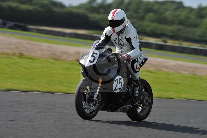 Motorcycle action photographs;cadwell;cadwell park photographs;event digital images;eventdigitalimages;motor racing louth lincolnshire;no limits trackdays;peter wileman photography;trackday;trackday digital images;trackday photos