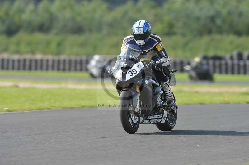 Motorcycle action photographs;cadwell;cadwell park photographs;event digital images;eventdigitalimages;motor racing louth lincolnshire;no limits trackdays;peter wileman photography;trackday;trackday digital images;trackday photos
