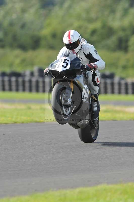 Motorcycle action photographs;cadwell;cadwell park photographs;event digital images;eventdigitalimages;motor racing louth lincolnshire;no limits trackdays;peter wileman photography;trackday;trackday digital images;trackday photos