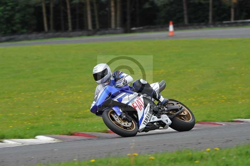 Motorcycle action photographs;cadwell;cadwell park photographs;event digital images;eventdigitalimages;motor racing louth lincolnshire;no limits trackdays;peter wileman photography;trackday;trackday digital images;trackday photos
