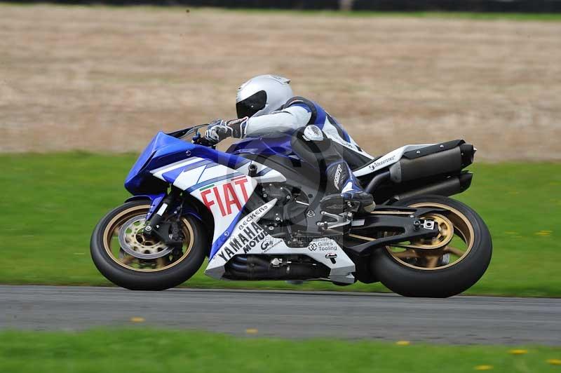 Motorcycle action photographs;cadwell;cadwell park photographs;event digital images;eventdigitalimages;motor racing louth lincolnshire;no limits trackdays;peter wileman photography;trackday;trackday digital images;trackday photos