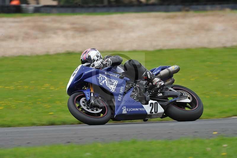 Motorcycle action photographs;cadwell;cadwell park photographs;event digital images;eventdigitalimages;motor racing louth lincolnshire;no limits trackdays;peter wileman photography;trackday;trackday digital images;trackday photos