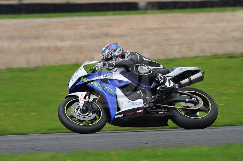 Motorcycle action photographs;cadwell;cadwell park photographs;event digital images;eventdigitalimages;motor racing louth lincolnshire;no limits trackdays;peter wileman photography;trackday;trackday digital images;trackday photos