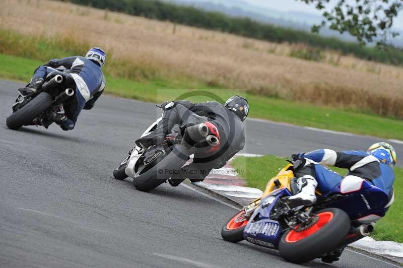 Motorcycle action photographs;cadwell;cadwell park photographs;event digital images;eventdigitalimages;motor racing louth lincolnshire;no limits trackdays;peter wileman photography;trackday;trackday digital images;trackday photos