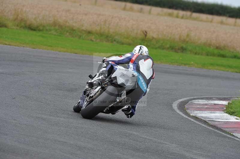 Motorcycle action photographs;cadwell;cadwell park photographs;event digital images;eventdigitalimages;motor racing louth lincolnshire;no limits trackdays;peter wileman photography;trackday;trackday digital images;trackday photos