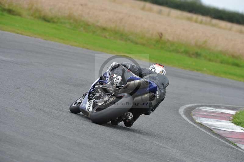 Motorcycle action photographs;cadwell;cadwell park photographs;event digital images;eventdigitalimages;motor racing louth lincolnshire;no limits trackdays;peter wileman photography;trackday;trackday digital images;trackday photos