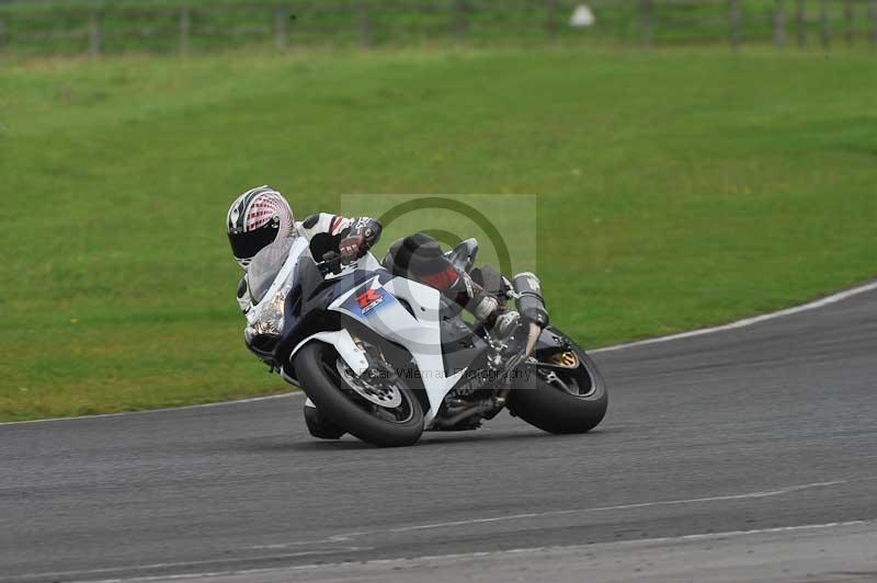 Motorcycle action photographs;cadwell;cadwell park photographs;event digital images;eventdigitalimages;motor racing louth lincolnshire;no limits trackdays;peter wileman photography;trackday;trackday digital images;trackday photos